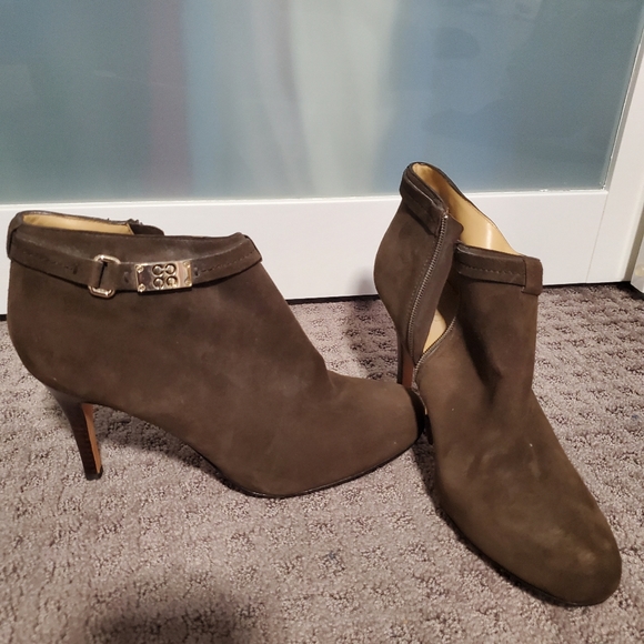 New coach booties with heel 5' size 11 Brown suede - Picture 3 of 4